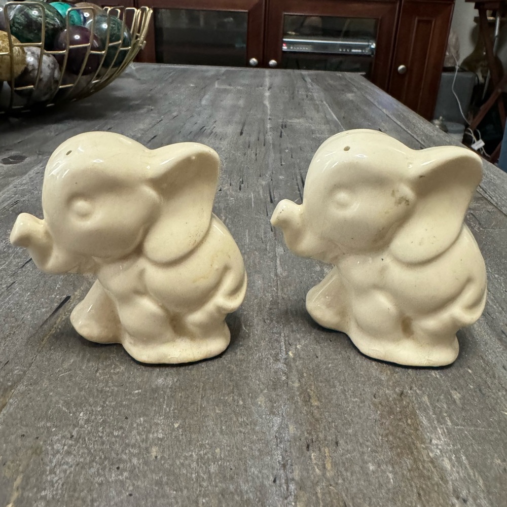 Vintage White Elephant Salt Pepper Shakers Ceramic Small Trunks Wild Animal